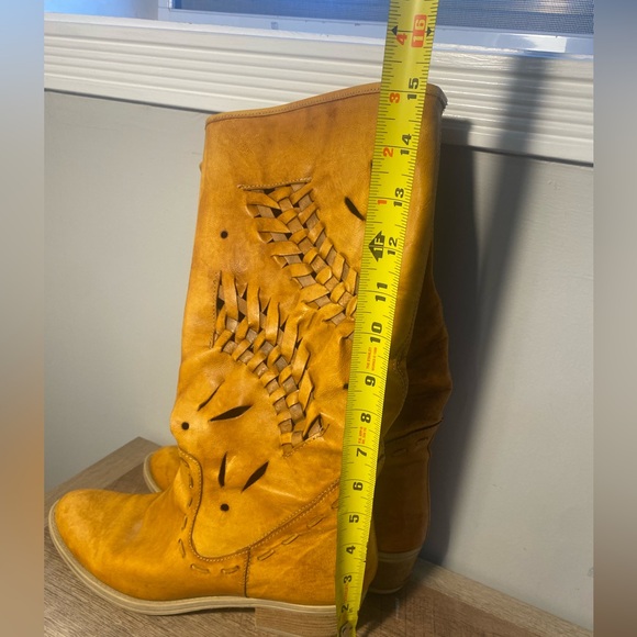 Arnold Churgin Handmade in Italy Perforated Leather Boots - Picture 10 of 11